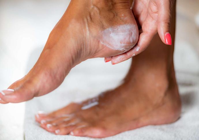 Gommage pieds de femme