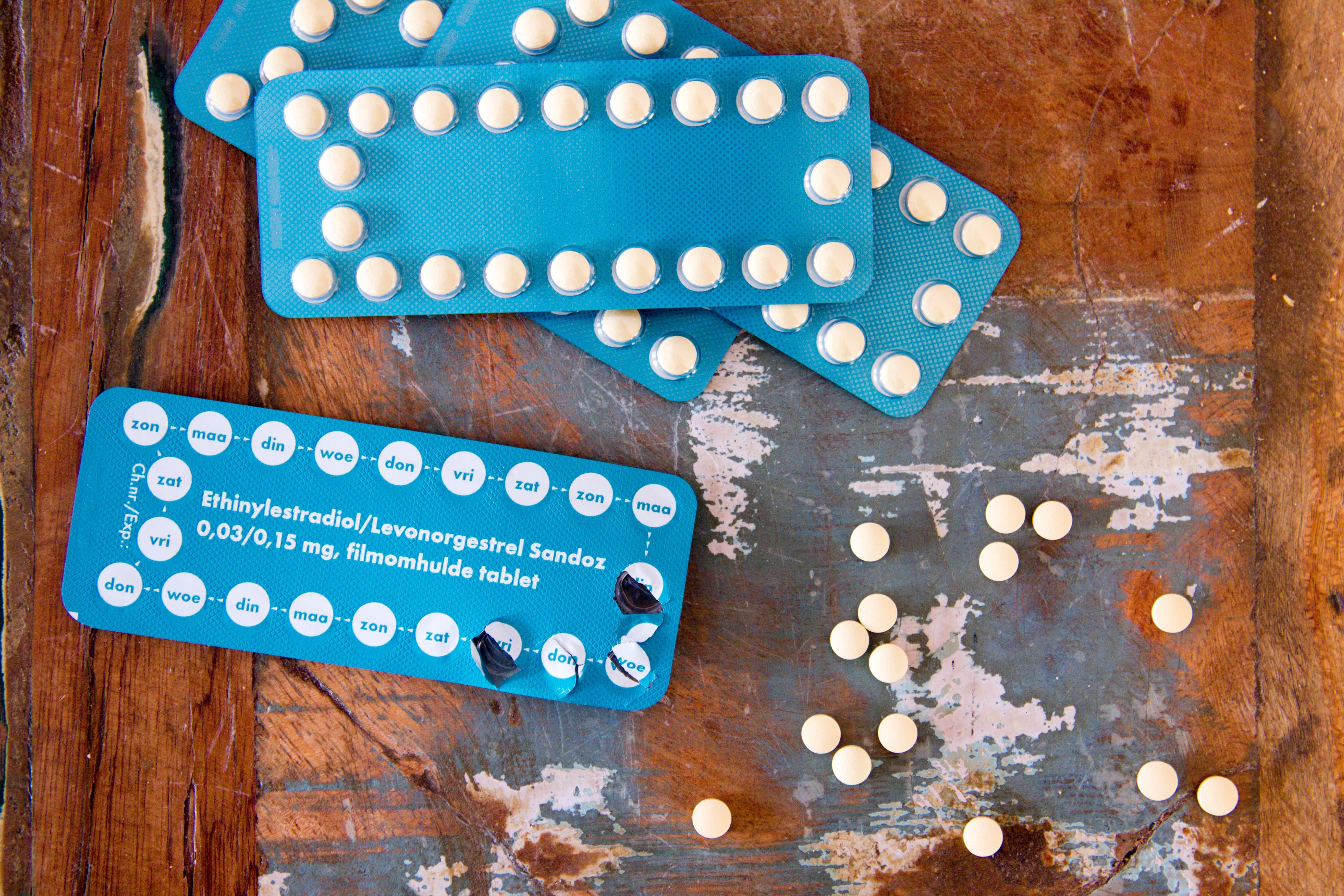 Гормональные таблетки для мужчин. Противозачаточные таблетки. Таблетки плацебо в противозачаточных что это. Контрацептивы с шипами.
