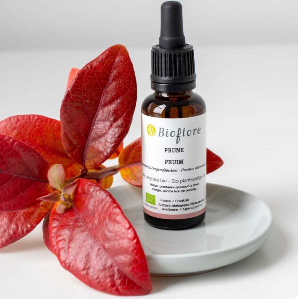 Pflanzliches Öl aus Bio-Pflaumen